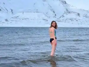 Marion Joffle, nageuse, est dans l'eau