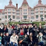 L'équipe de l'EM Normandie Compétences devant le château de Disneyland Paris